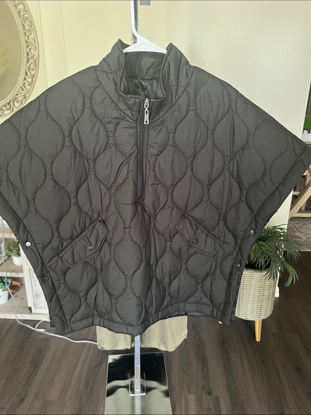 Black Quilted Women's Zip-Neck Poncho Coat size small NWOT